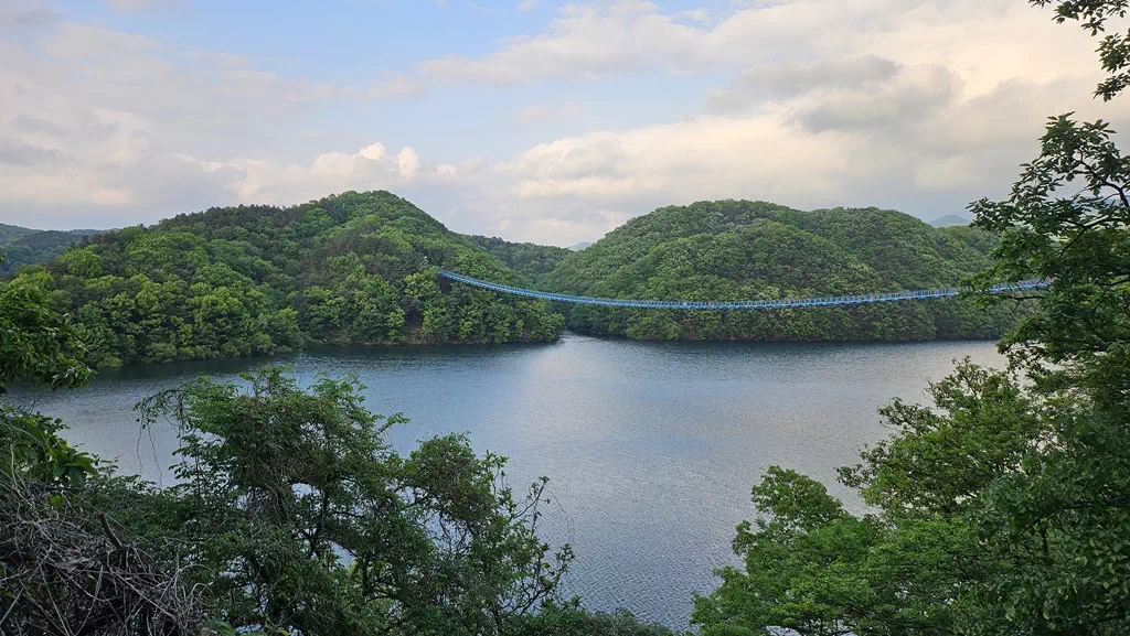 초평호 출렁다리