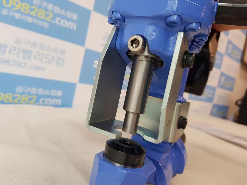 유압천공기 : 충전식 vs 전동식 뭐가 더 좋을까? 선택의 기준은? 7 유압천공기